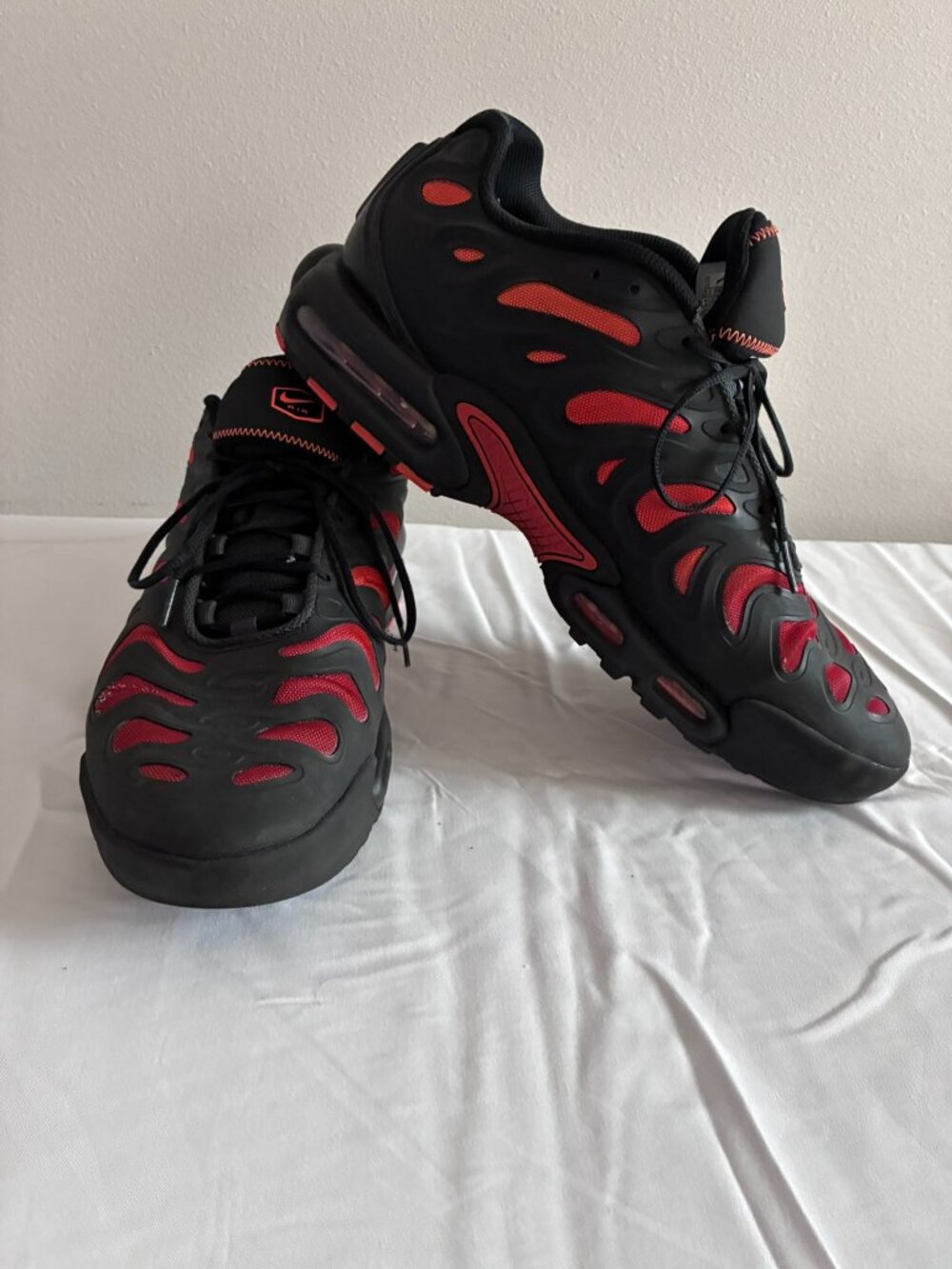 Nike Air Max Plus Drift Men's Size 13 Black Bright Crimson FD4290-010